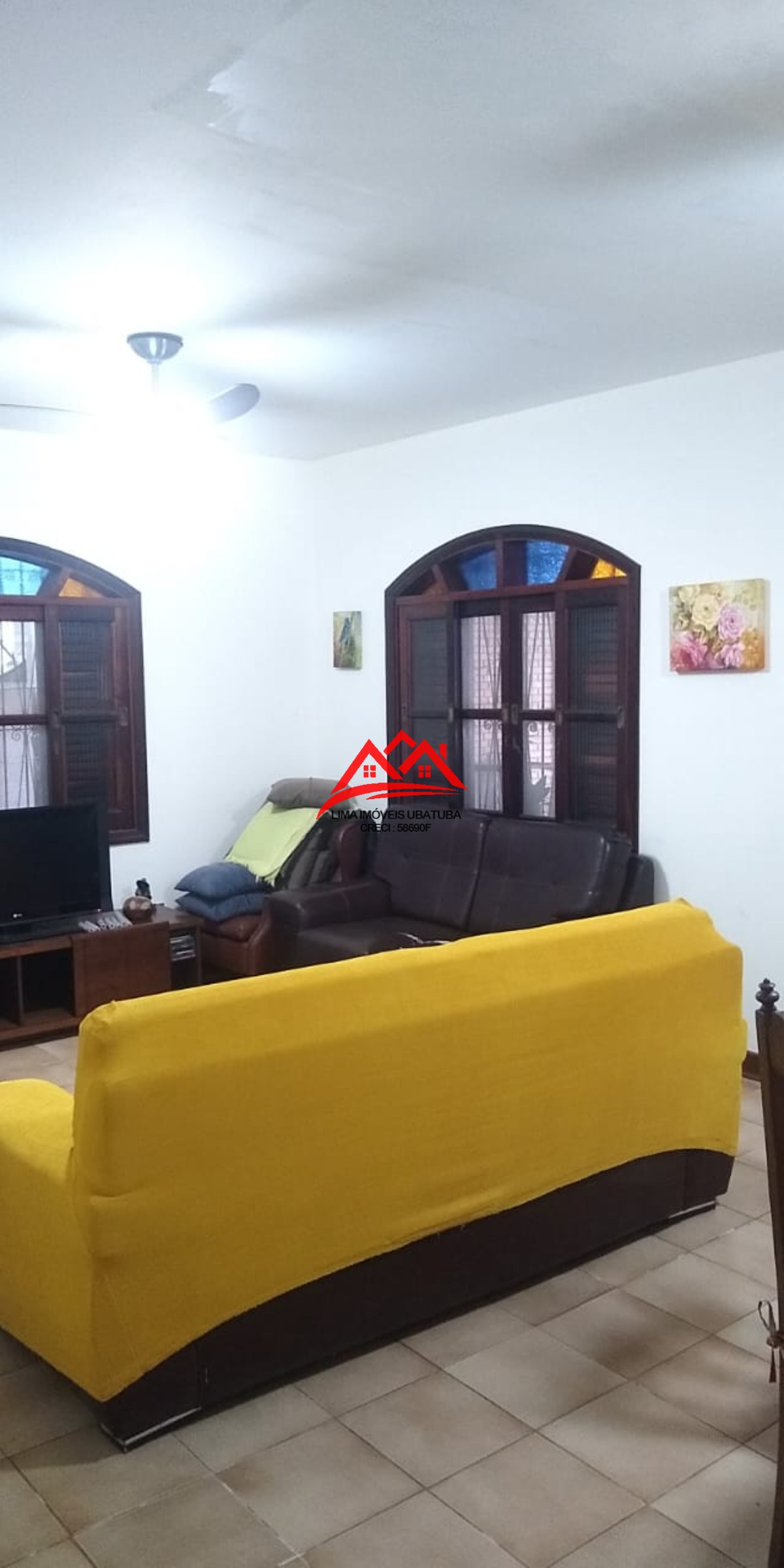 Casa à venda com 4 quartos, 250m² - Foto 1